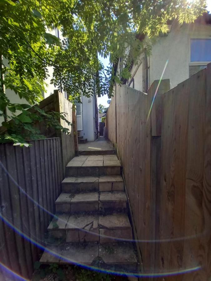 Leisure Studio Flat In Golders Green 런던 외부 사진